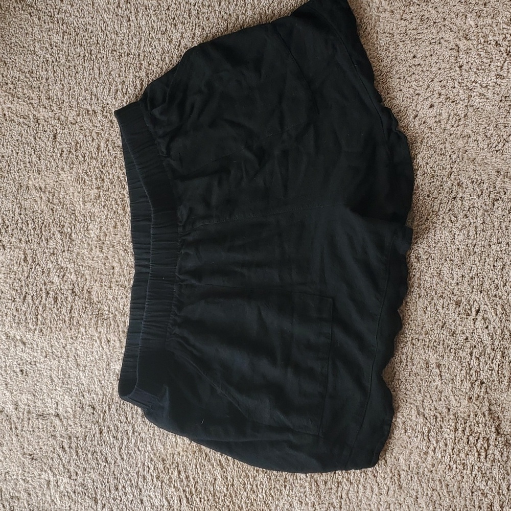 Scalloped Black Shorts - Picture 5 of 7